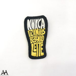 NUNCA FIZ AMIGOS BEBENDO LEITE