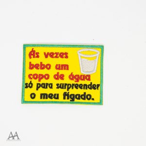 Ás vezes bebo um…