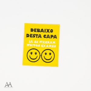 Debaixo desta capa…