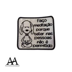 Faço meditação porque bater nas pessoas não é permitido!